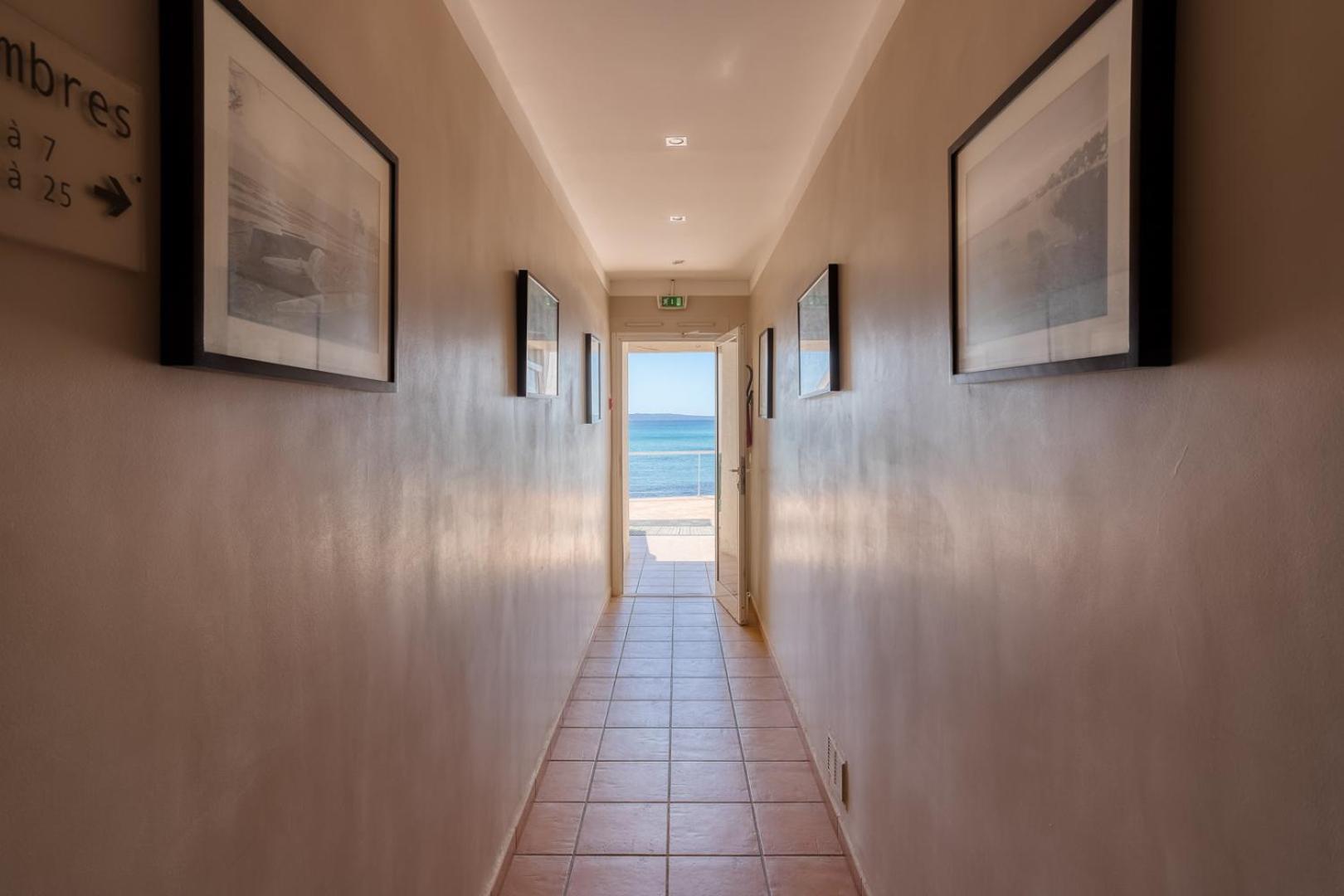 Roc Hotel - Hotel 4 Etoiles Les Pieds Dans L'Eau Le Lavandou Ngoại thất bức ảnh