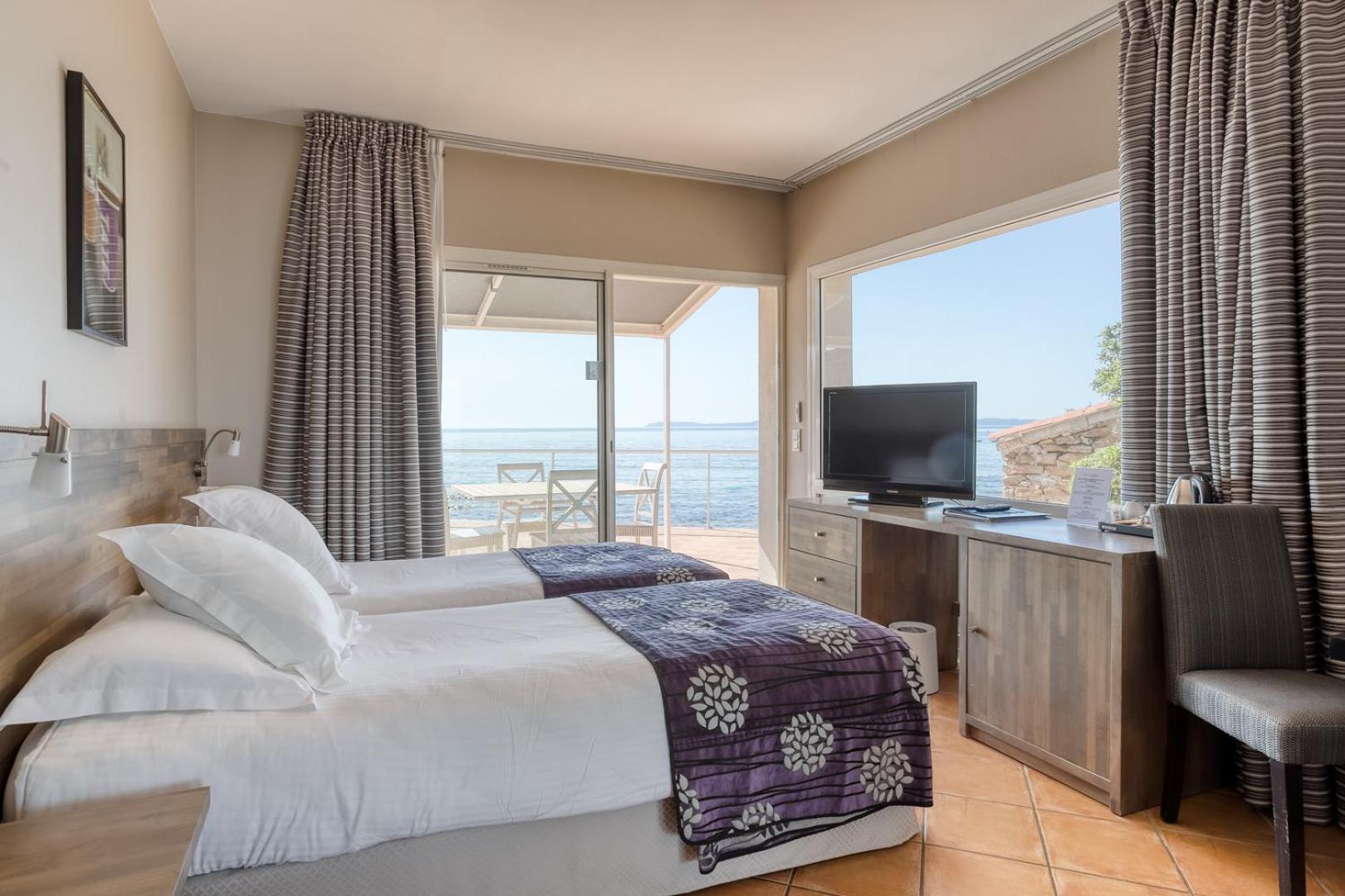 Roc Hotel - Hotel 4 Etoiles Les Pieds Dans L'Eau Le Lavandou Ngoại thất bức ảnh