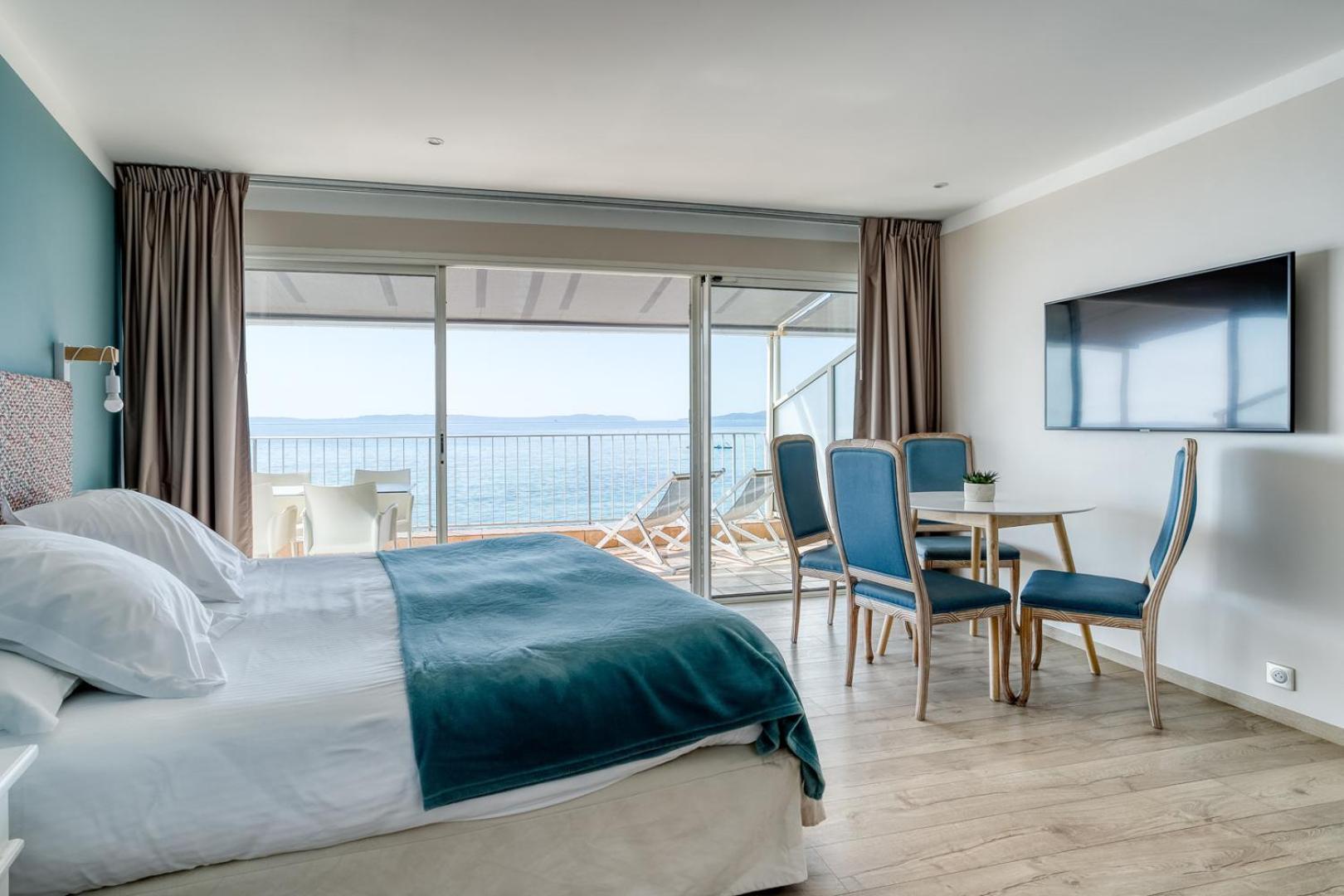 Roc Hotel - Hotel 4 Etoiles Les Pieds Dans L'Eau Le Lavandou Ngoại thất bức ảnh