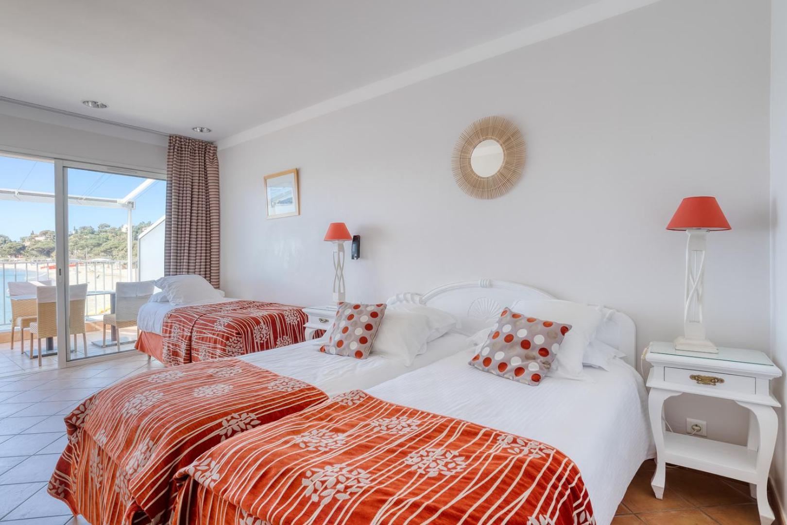 Roc Hotel - Hotel 4 Etoiles Les Pieds Dans L'Eau Le Lavandou Ngoại thất bức ảnh